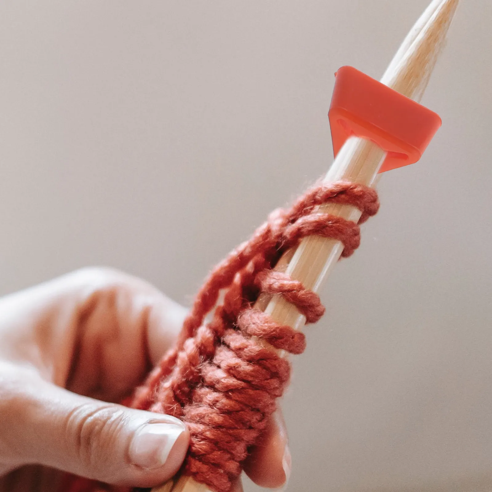 

18Pcs Knitting Needle Cap Set Anti-Skid Reusable Plastic Triangle Tips for Crocheting Accessories Craft Needle Parts