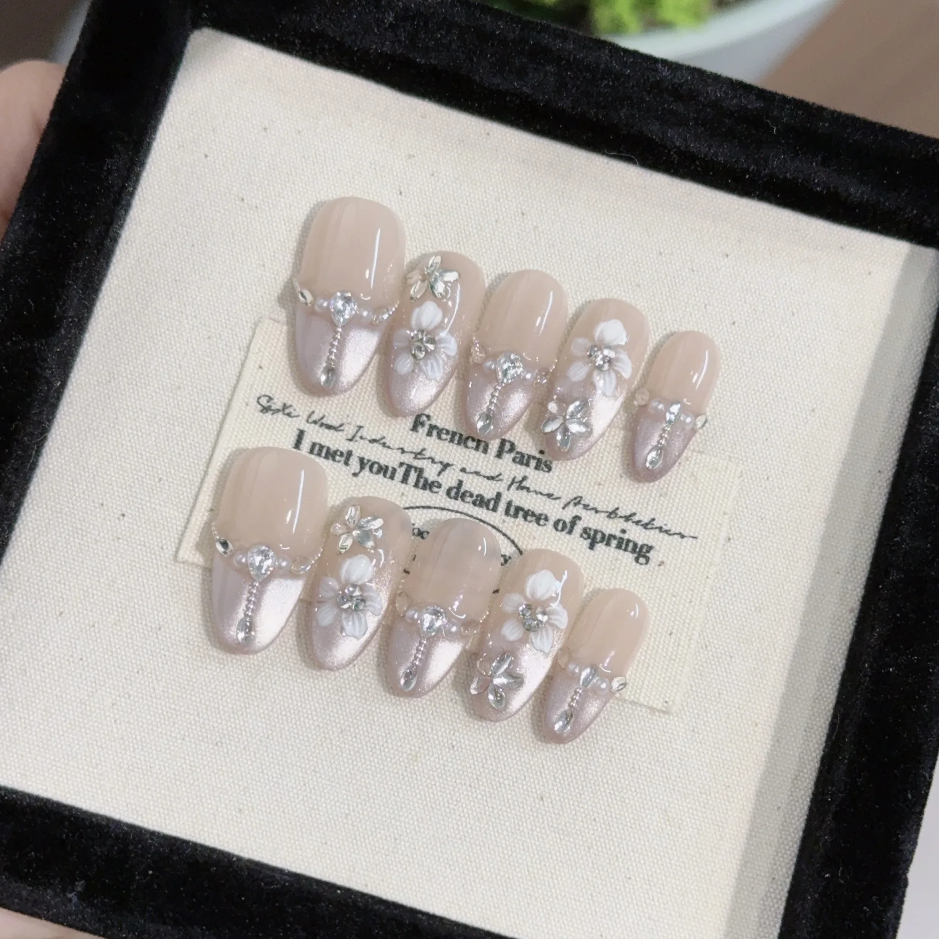 10 Stück Eiskristall Katzenauge Press on Nails Mandelnägel Glitzer Diamant Schmetterling Acryl Künstliche Nägel Französische Blume Falsche Nagelkunst