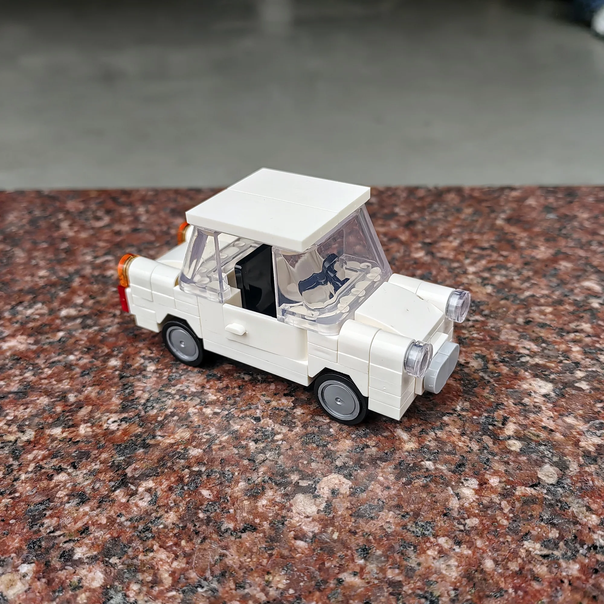 

Креативные конструкторы MOC: Классический автомобиль Trabant, набор для сборки из 70 деталей, игрушки для детей, подарки на день рождения