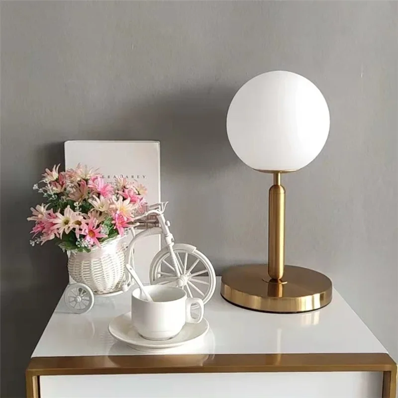 Modern Table Lamps Nordic Bedroom Bedside Creative Glass Ball Decorative Table Lights LED Simple Study Desk Light Send E27 Bulb