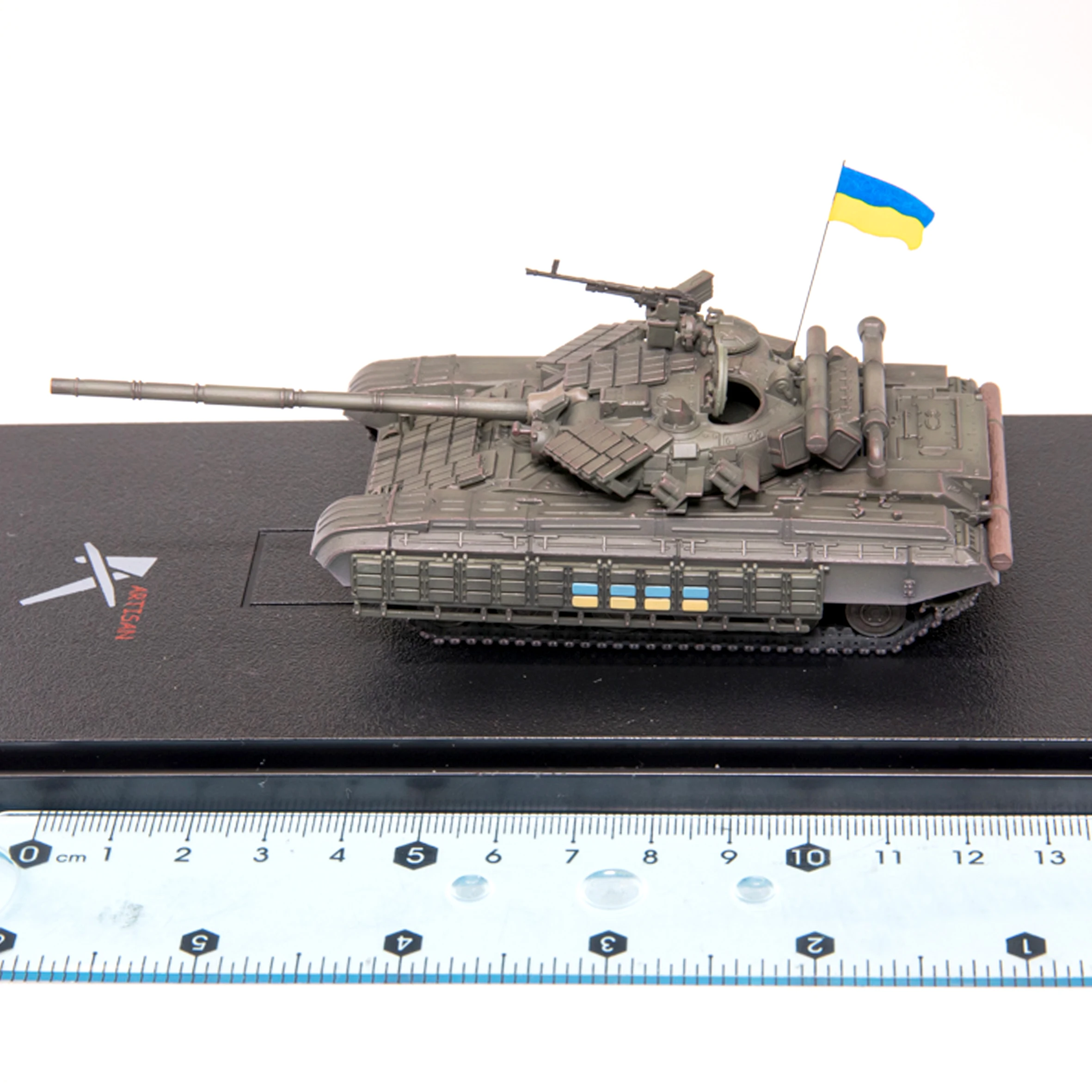

1: 72 AS Ukrainian T-64BV main battle tank T64 with national flag Static finished product model