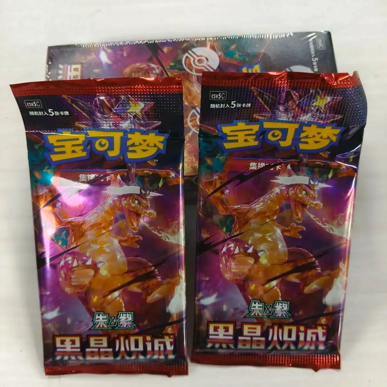 الأصلي الأصلي بوكيمون القرمزي والبنفسجي Charizard 13.0 Trading PTCG النسخة الصينية القابلة للجمع، متوفرة وجاهزة للشحن