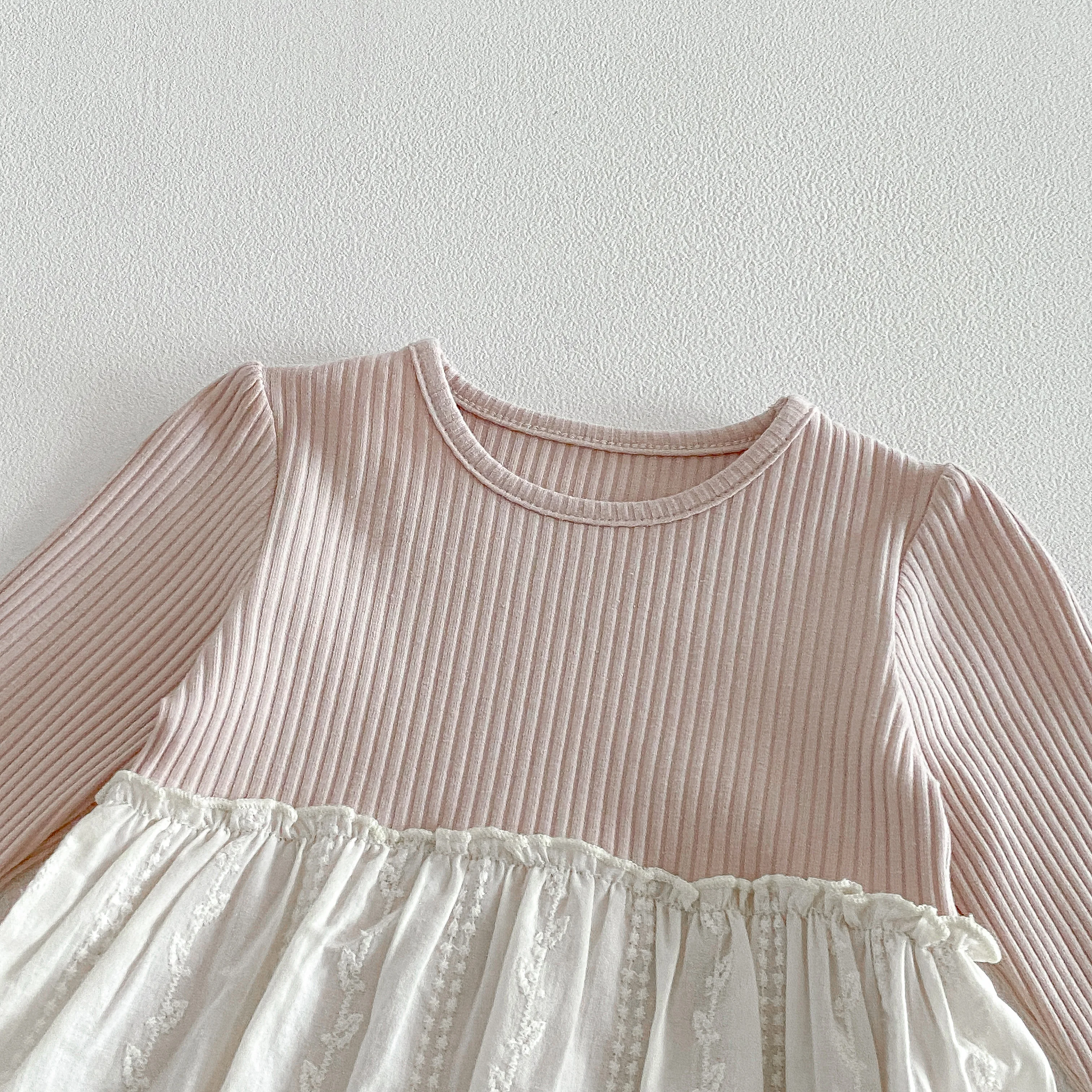 Frühlings- und Herbst-Outfit für Mädchen: Rundhals-Oberteil mit Spitzenbesatz und elastischen Leggings, zweiteiliges Set für Babymädchen – Detail 5