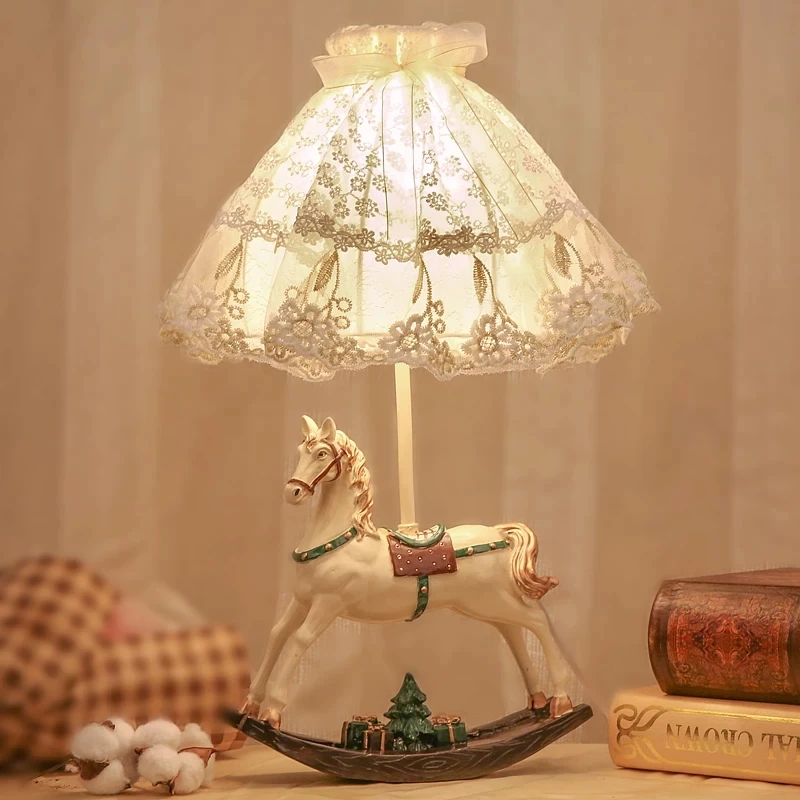 European princess dreamy Korean girl cute cartoon children's room girl heart lace desk lamp bedroom bedside lamp