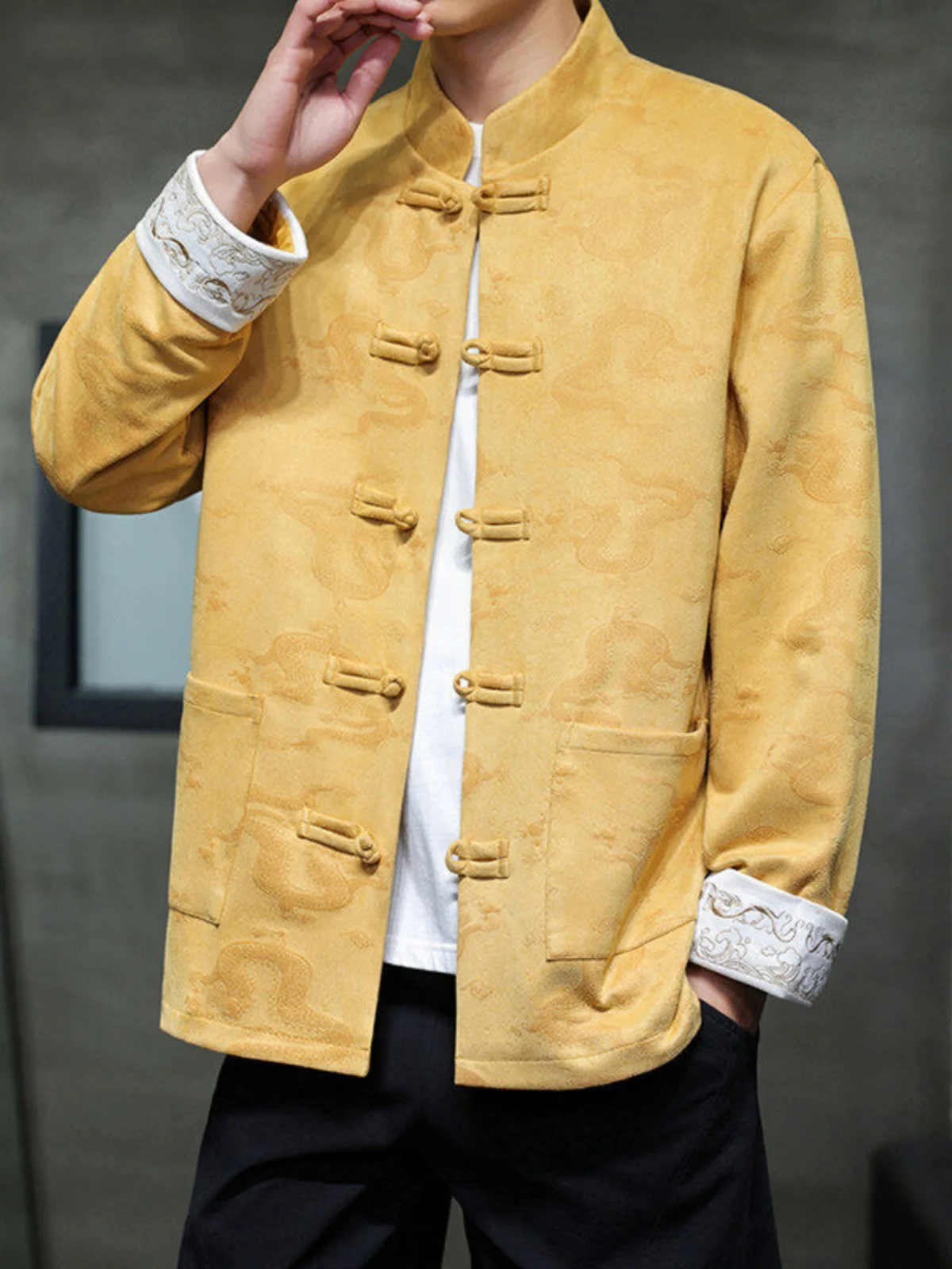 

New Chinese Sle Men's Jaet with Button up Front And Embroidery Deer Skin Velvet Tang Costume Outerwear Busin Gentleman