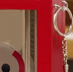 Unieke transparante spaardoos, rood hout voor kinderen en volwassenen.