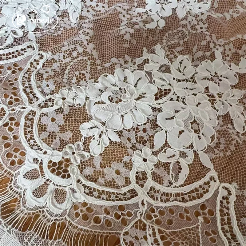 3 Meter. Offweißes Seil mit gestickten Blumen und Wimpernspitze. Baumwollstoffe zum Nähen von Spitzen, nigerianische Textilspitzenstoffe. – Detail 6
