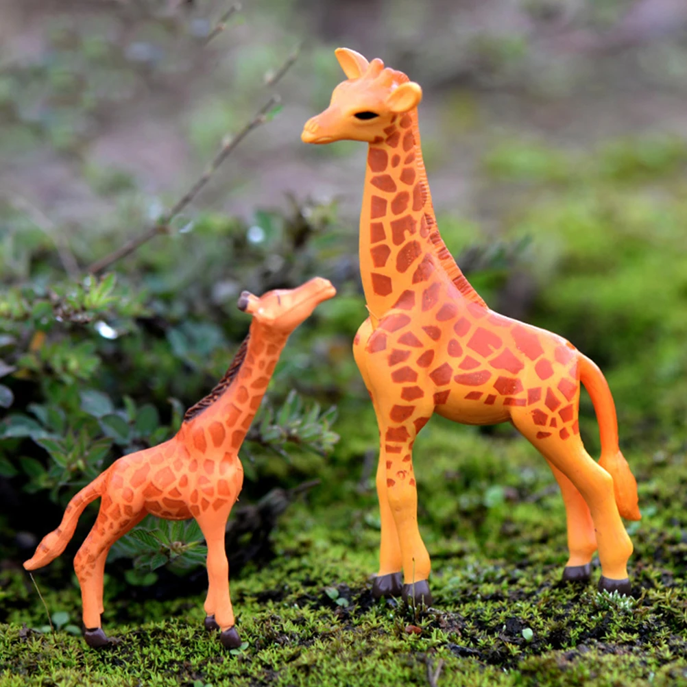 

2 Pcs Compact Mini Giraffe Figurines Decorative Lawn Statues for Garden and Indoor Use