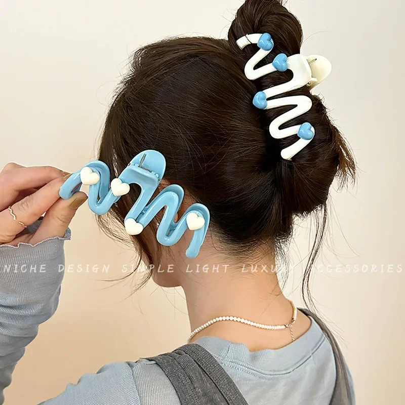 Blaue herzförmige Haarklammer in Wellenform, süße süße cremefarbene Clips für Frauen, unregelmäßige große Hai-Clip, Sommer-Pferdeschwanz-Haarnadeln