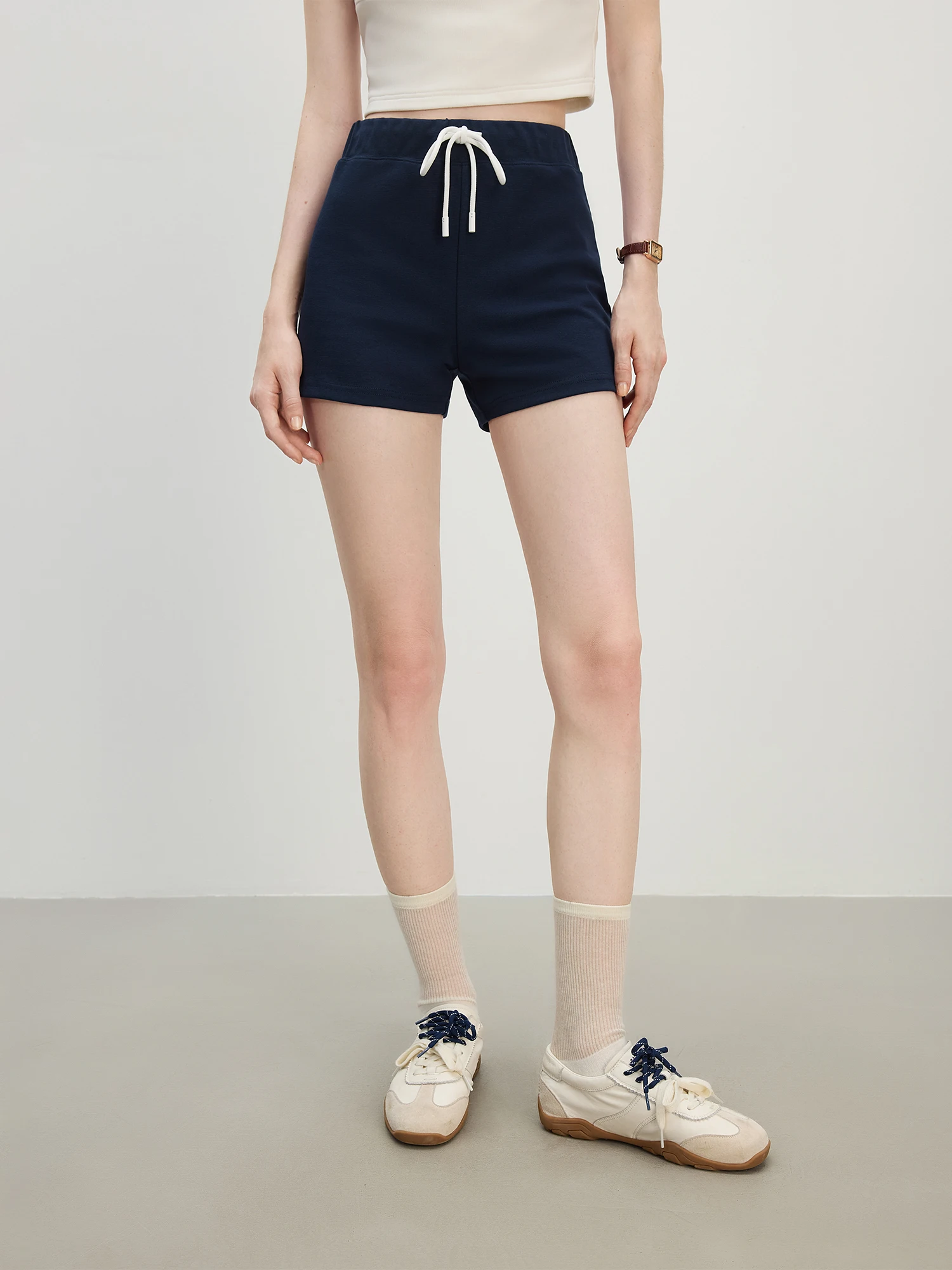 FSLE Athflow Pantaloncini lavorati a maglia stile sportivo per le donne Estate 2025 Nuovo arrivo Pantaloni attillati casual versatili Blu navy 25FS12700