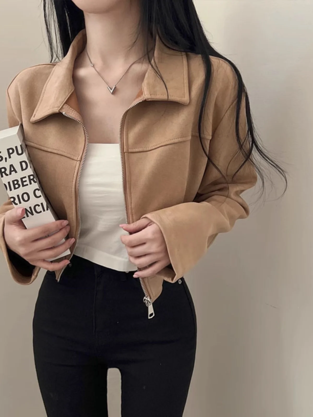 한국 스타일 짧은 가죽 벨벳 자켓 여성 가을 ​​하이 엔드 홍콩 복고풍 칼라 긴 소매 블랙 자켓 짧은 겉옷