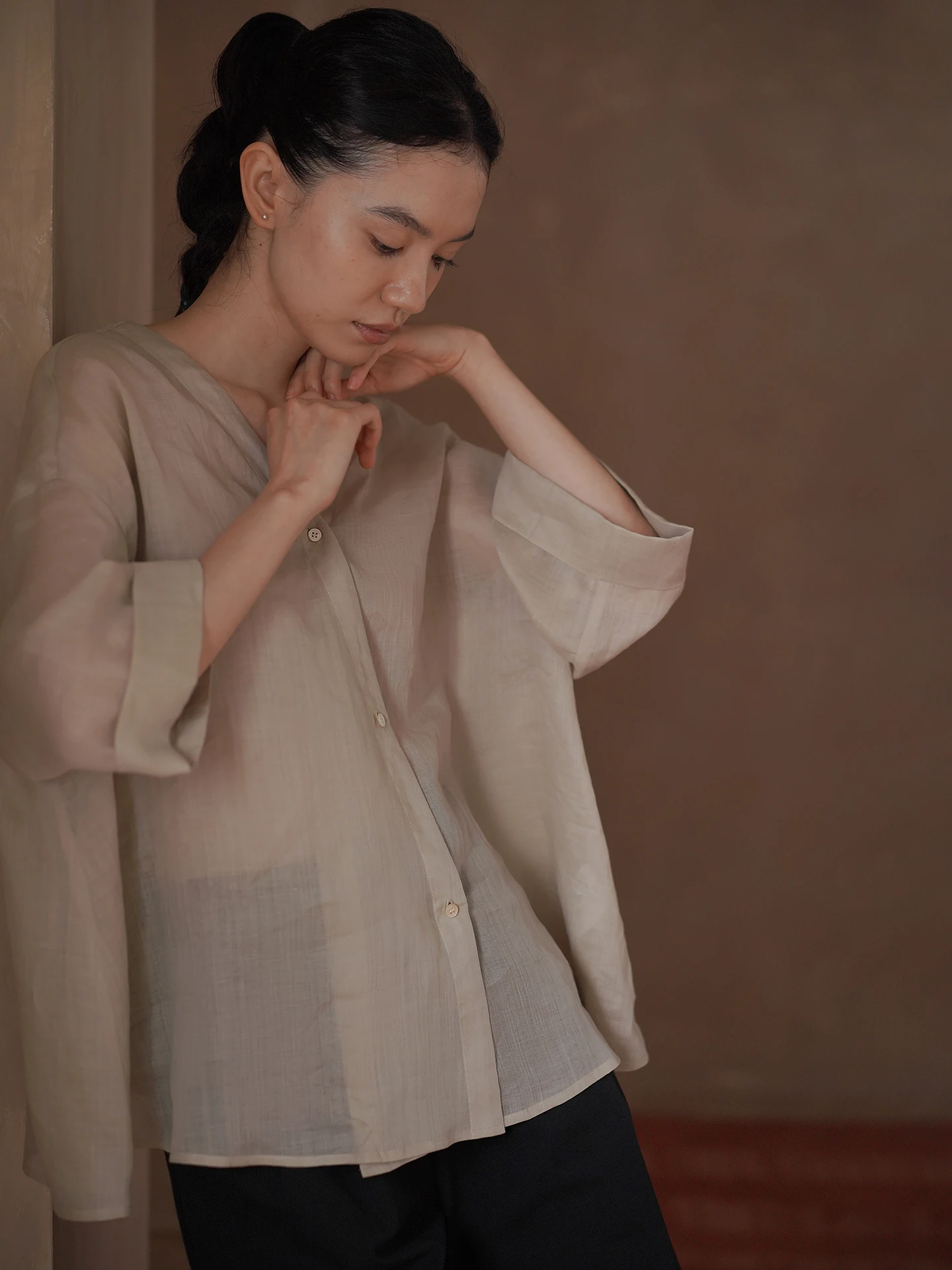 Hacikis Miss Haazi 100% Flax Loose Fit V-Neck Slanted Button Shirt Transparent Lightweight Summer Casual Women's Top