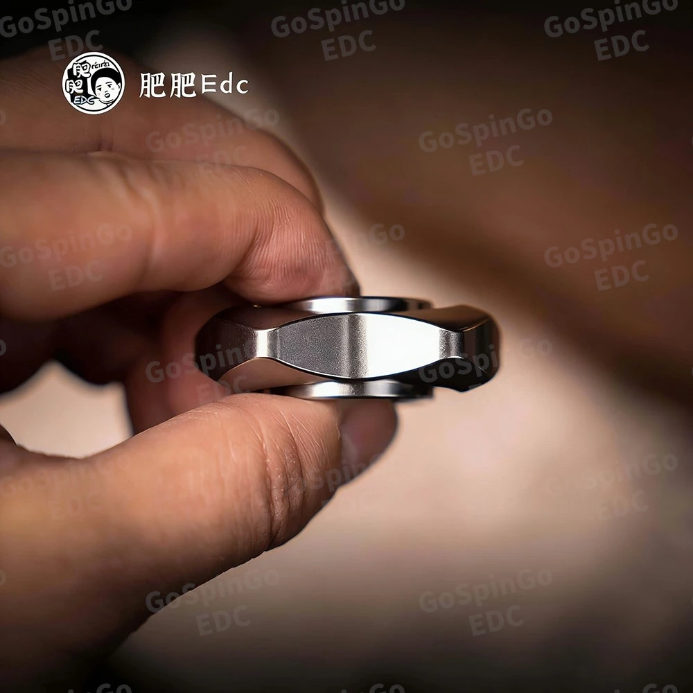 FeiFei EDC Ye Ying Fidget Spinner a Tre Lame, Giocattoli Antistress per Adulti, Gadget in Metallo per Alleviare l'Ansia, Design Originali
