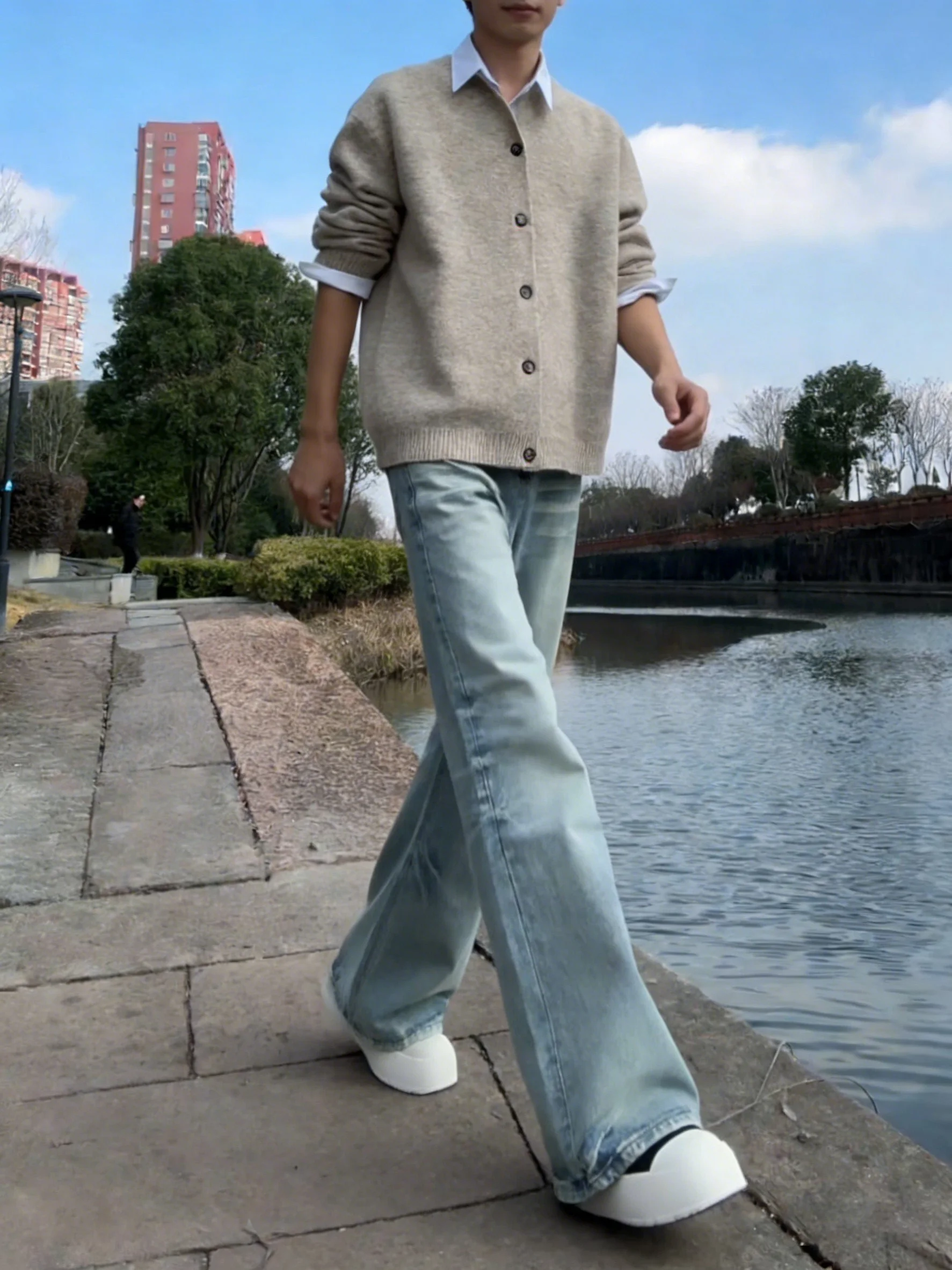 

Мужские джинсы American Vintage Washed Blue: весенне-осенние, прямые, зауженные, из денима, со средней посадкой, на молнии, повседневные