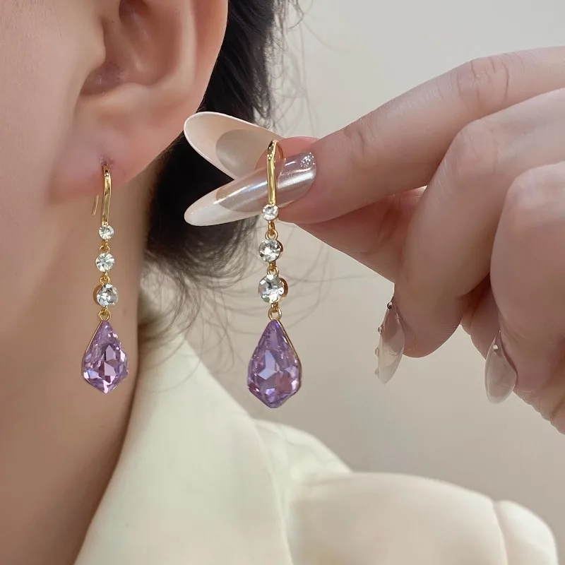 

New popular high-end earrings with unique temperament, atmospheric and super sparkling earring