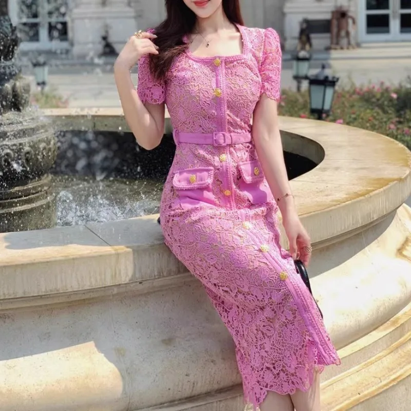 Vestido Vintage de encaje con escote cuadrado para mujer, ropa elegante con botones dorados, diseño de pasarela, color rosa, vacaciones de verano