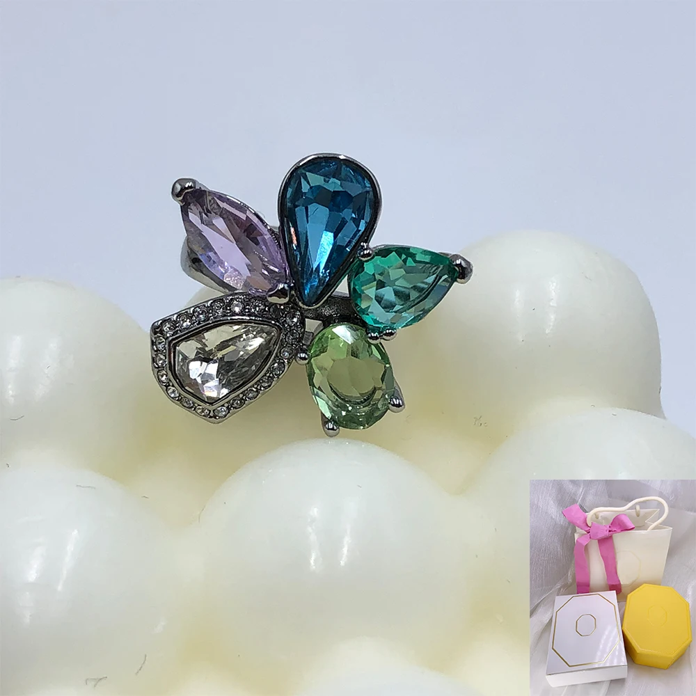 

New fashionable and elegant petal cut blue crystal ring, niche design, temperament, jewelry, romantic gift