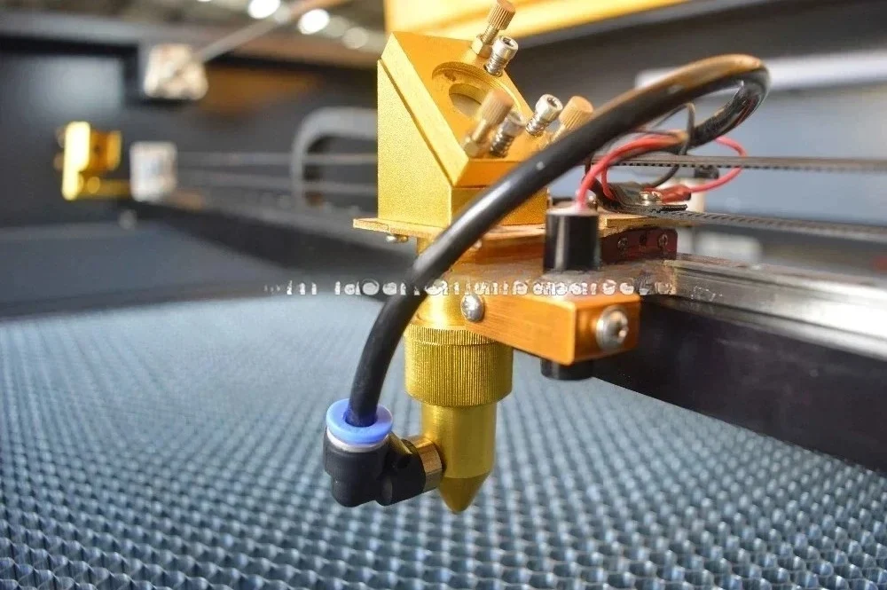 

Hot sales! Voiern 300*200mm engraving machine for engraving stamp