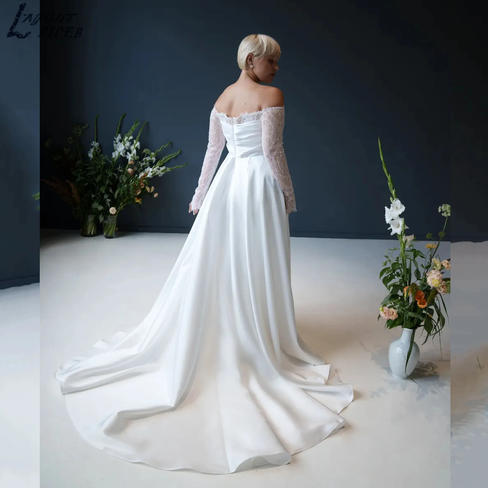 Aラインのウェディングドレス長袖サイドスリットサテンレースのブライダルドレスプラスサイズロマンチックなストラップレスvestidosデノビアカスタマイズ