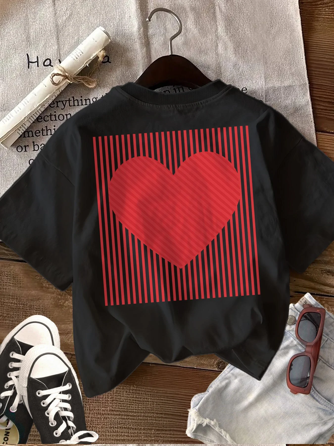 Women's Short Sleeve T-Shirt with Front & Back Double-Sided Heart Stripe Print - Round Neck Casual Blouse Top, Suitable for, Outdoor & Casual Attire, Machine Washable Layering Piece for - Outfits