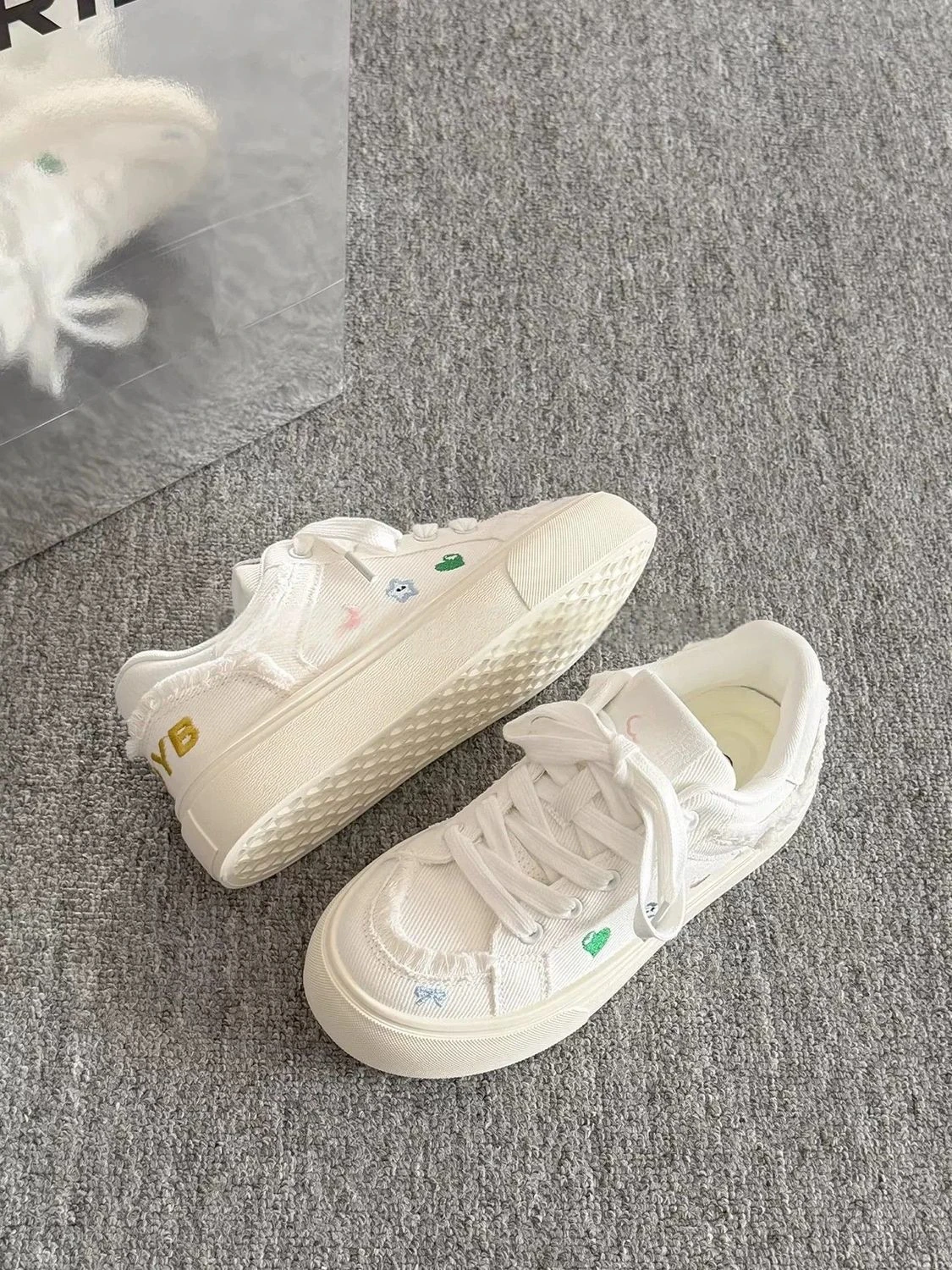 Vintage vulkanisierte Canvas-Schuhe für Damen mit Sternenstickerei, klobige Plateau-Sneaker im Retro-Stil, lässige Distressed-Sneaker. – Detail 7