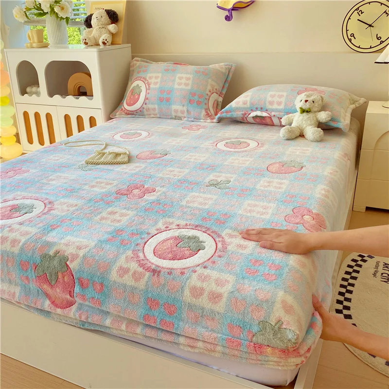 

3pc Strawberry Bed Sheets for Winter Warm Soft Flannel Fleece Mattress Protector Pluffy Coral Fleece Queen Bed Sheets drap houss