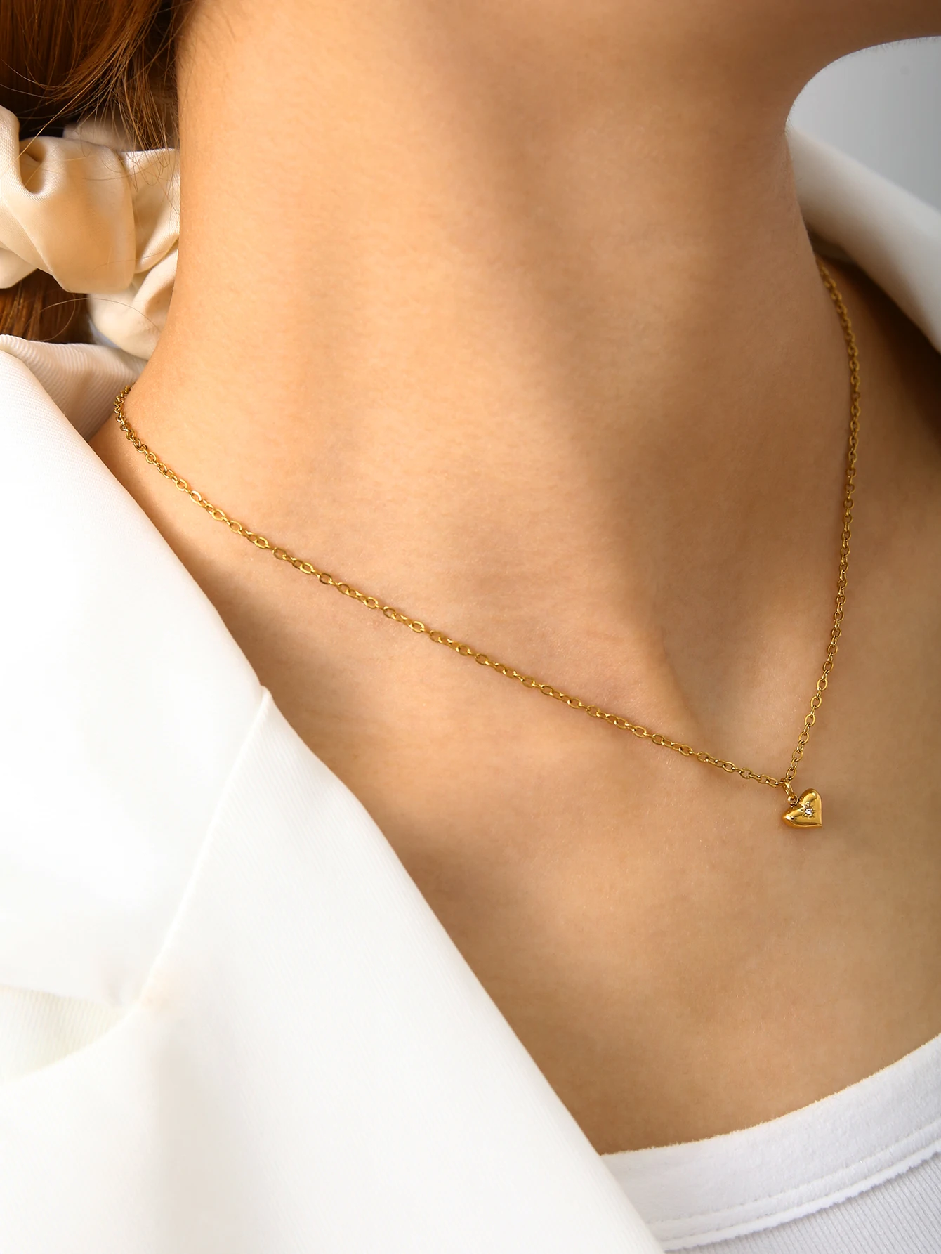 Trendy Fashion Simple Exquisite Senior Sense Stainless Steel Plated 18K Gold With Diamonds Love Pendant Necklace Female