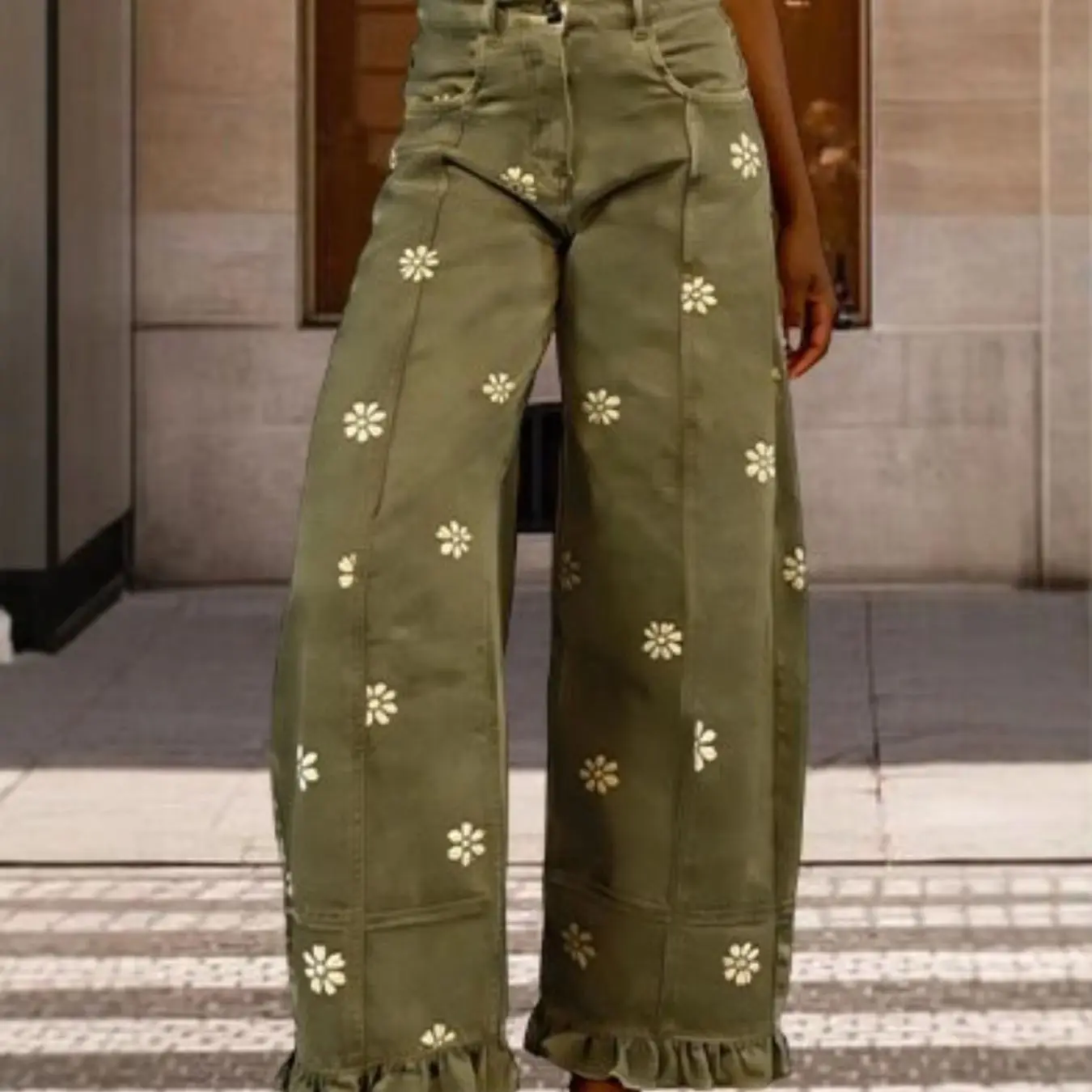 Vintage Jeans mit Gänseblümchenmuster für Damen, hohe Taille, floraler Saum, locker geschnittene, abgenutzte, lässige lange Hose, Retro-Unifarben-Design. – Detail 1
