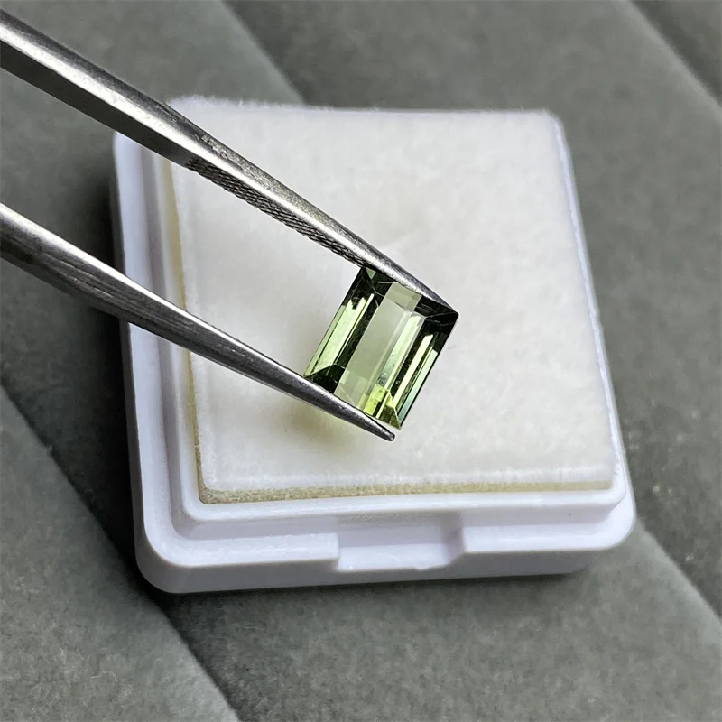

1 Rectangular 5.8 * 6.9mm Natural Tourmaline Bare Stones, Gemstone Weight 1.7 Carats, Cute and Atmospheric Color