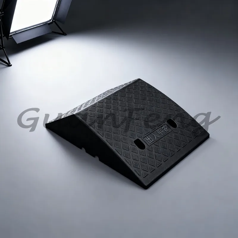 Driveway Roadside Vehicle Access Ramp, 50×40×17cm Portable PVC Triangle Curb Threshold Ramp Pad for Car Step Uphill