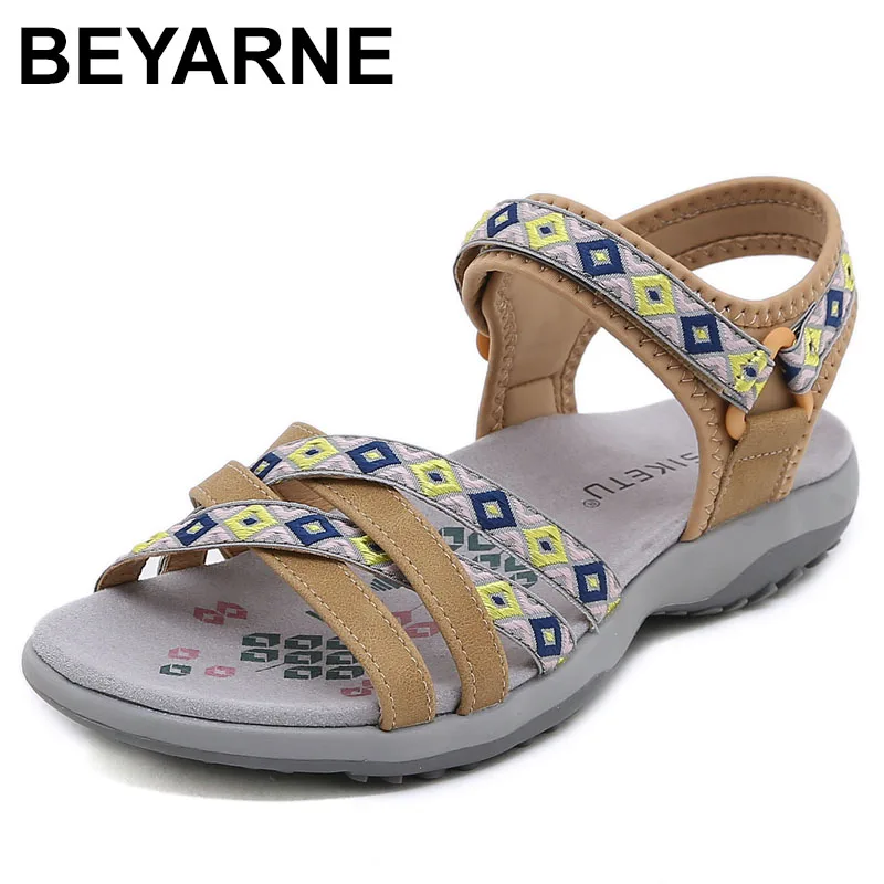 

2025 Высококачественные летние пляжные сандалии на плоской подошве, женские шлепанцы, повседневные удобные женские сандалии на плоской подошве, обувь с бусинами, бесплатная доставка