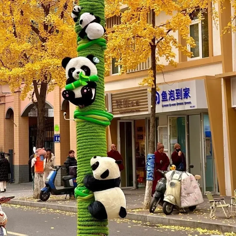 

Winter Warm Plan Big Tree New Clothes Dress Up Accessories Outdoor Internet celebrity photo clock in scene Tree Decoration