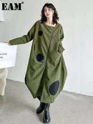 [EAM] Loose Fit Army Green Dot Pleated Big Size Jacket New V-neck Long Sleeve Women Coat Fashion Tide Spring Autumn 2024 1DH1604