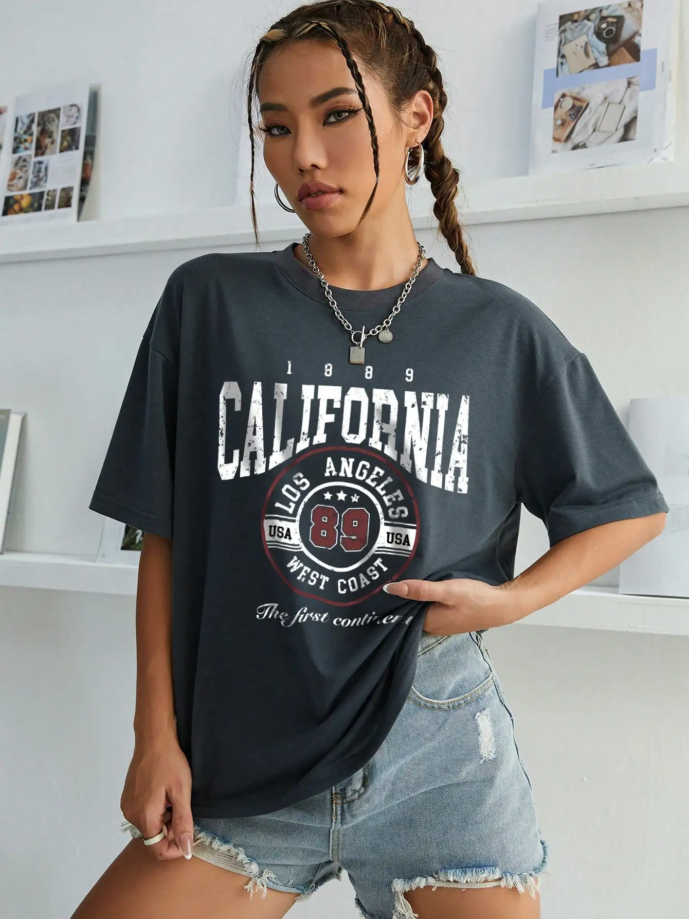 

Женская повседневная футболка с графическим принтом California и спущенным плечом