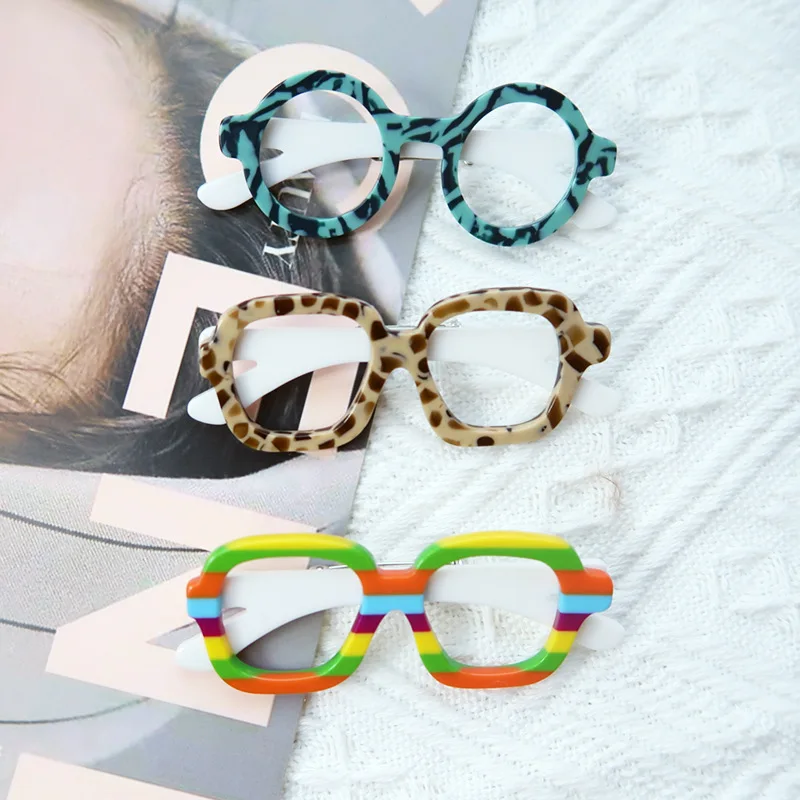 Glasses shaped acrylic brooch, personalized, niche, unique style, chest flower clothing accessories