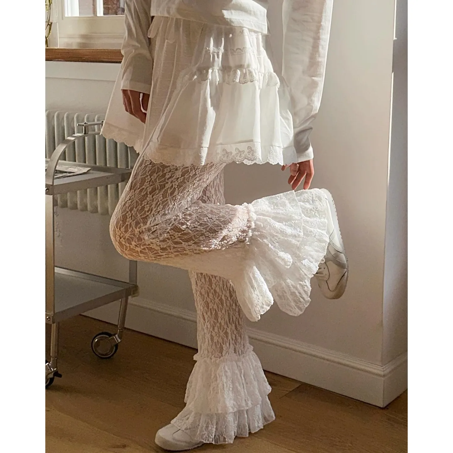 

Весна 2025: Женские брюки-клеш с кружевной отделкой, однотонные, с защитой от просвечивания, в корейском стиле, повседневные