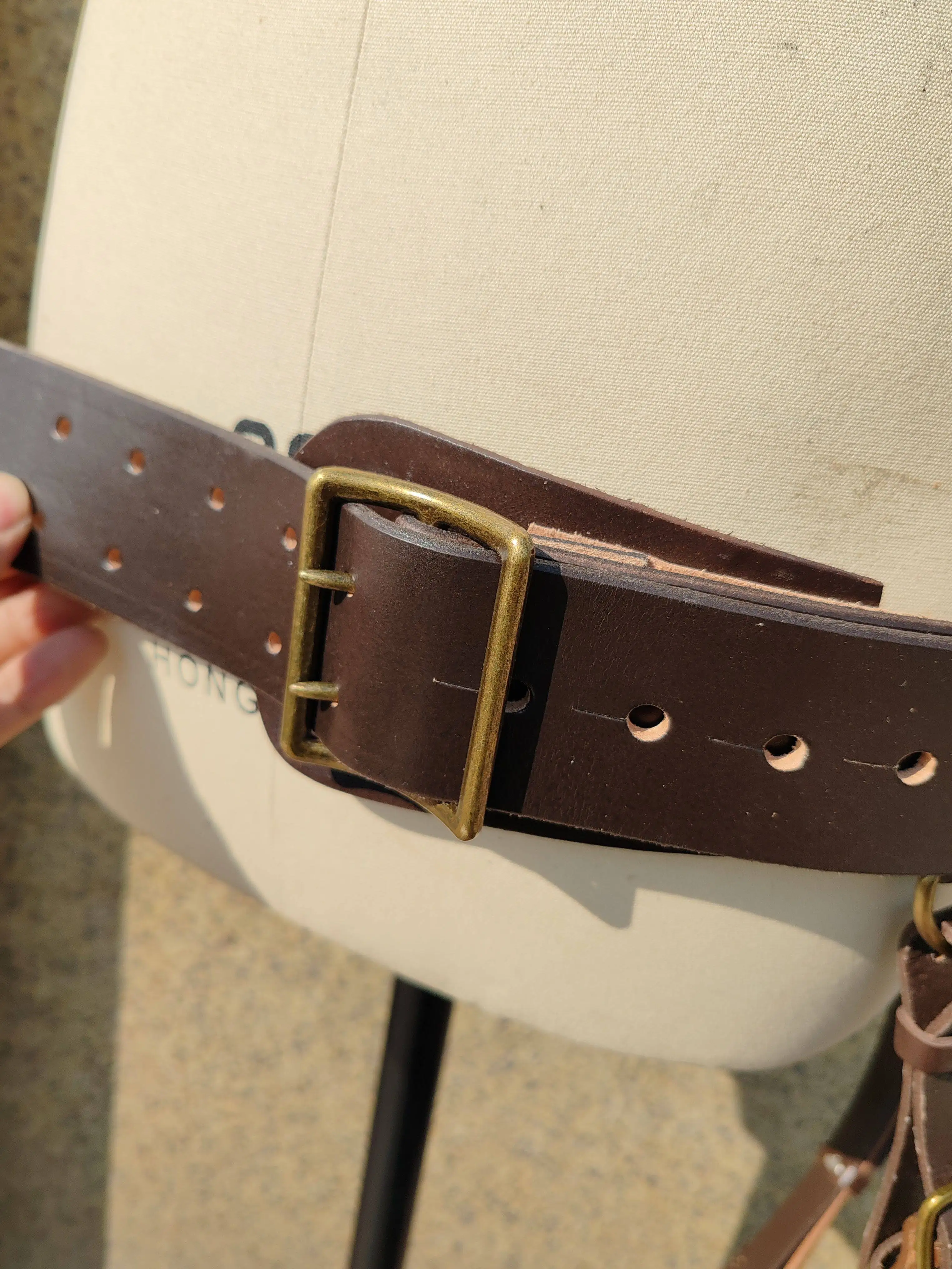 Britischer Sam-Brown-Gürtel-Set des Nationalarmee-Service, Oberleder, hochwertige Exportware – Detail 4