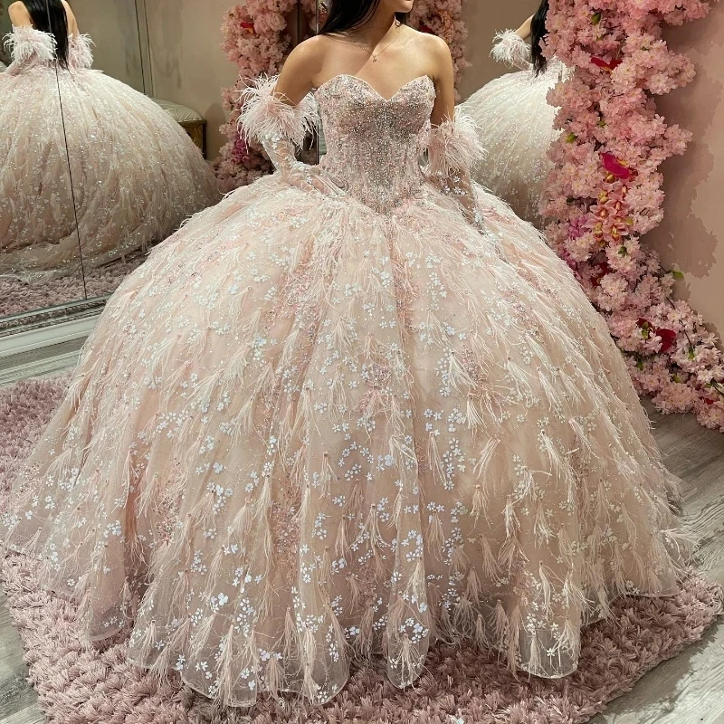 

Sparkly Champagne Quinceanera Dress 2024 Ball Gown Appliques Beading Feather Tull Sequins Puffy Skirt Sweet 15 16 Dress Vestidos