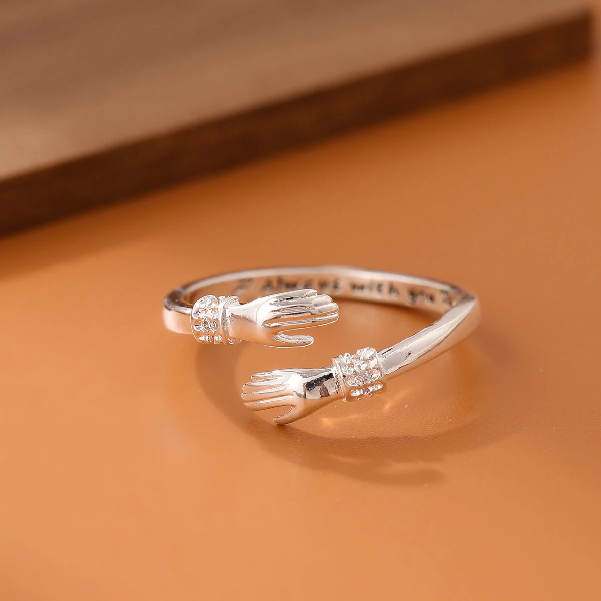 

Новая мода, креативные руки, вспышка, кристаллы, встраивающие любовные кольца из стерлингового серебра 925 пробы, изысканные открывающиеся кольца R365