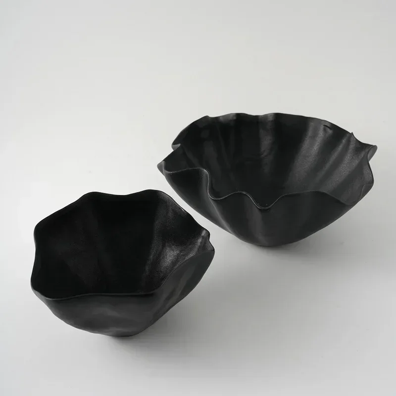 Simple and modern creative ceramic vase home model room ruffle edge fruit plate flower arrangement soft decoration