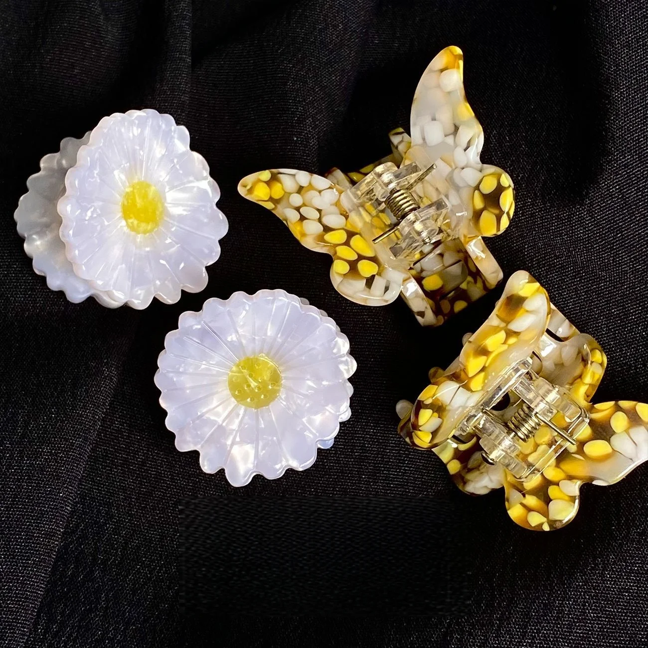

1PC Yellow Small Daisy Acetate Mini Hair Claw, Vintage Yellow Butterfly Princess Half-Up Hair Clip for Women