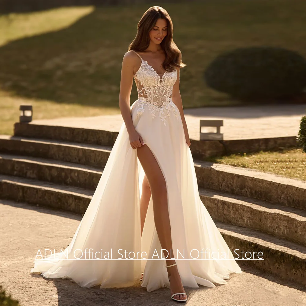 Sexy Brautkleid mit V-Ausschnitt, hohem Schlitz, individuell anpassbaren Spaghettiträgern, transparenter Spitzenapplikation, A-Linie und Schleppe