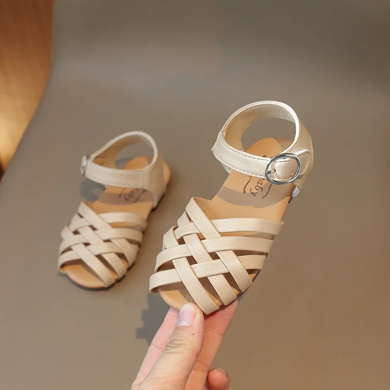 Girls' Sandals 2026 Summer New Children's Buckle Open Toe Beach Shoes Soft Bottom Woven Little Girl Princess Shoes
