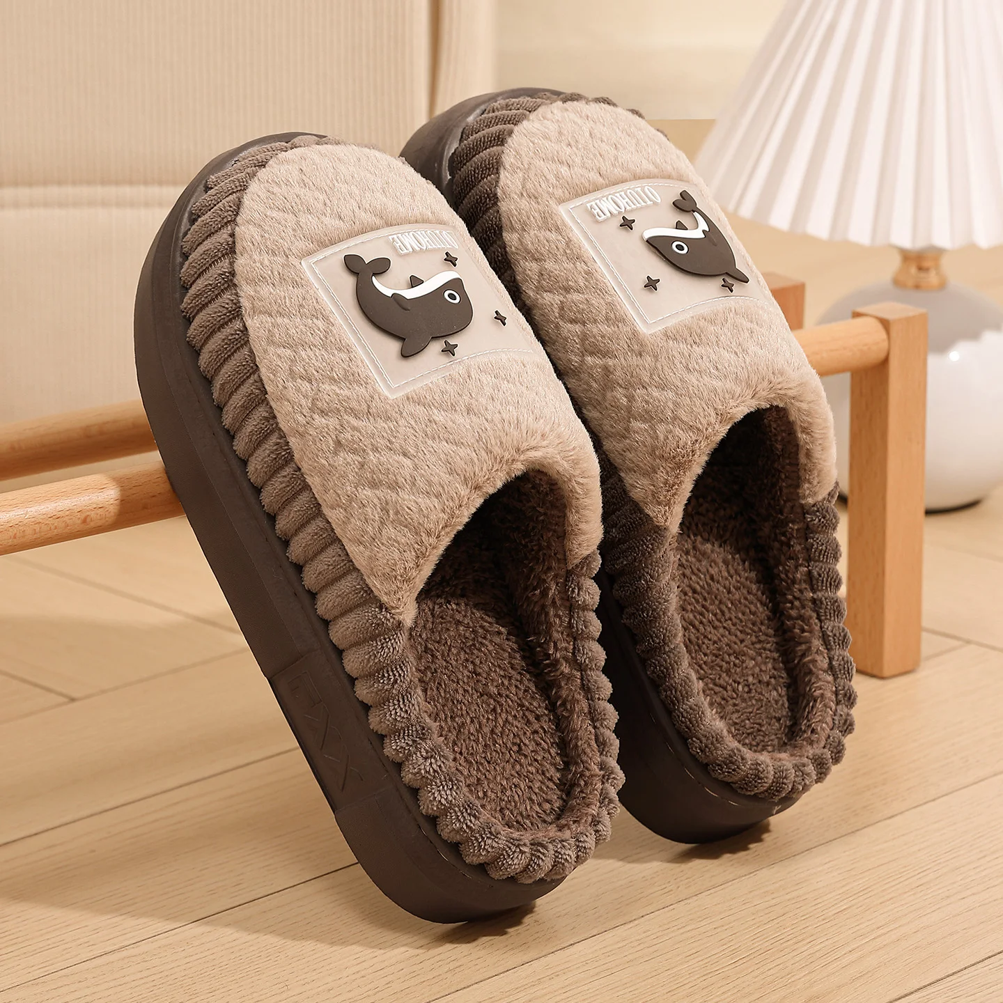 Winterwarme Hausschuhe für Damen und Herren, niedliche Wal-Cartoon-Plattformschuhe mit dickem Plüsch, rutschfeste, weiche EVA-Sohle, Indoor-Schlafzimmer-Slides, Mules – Detail 14