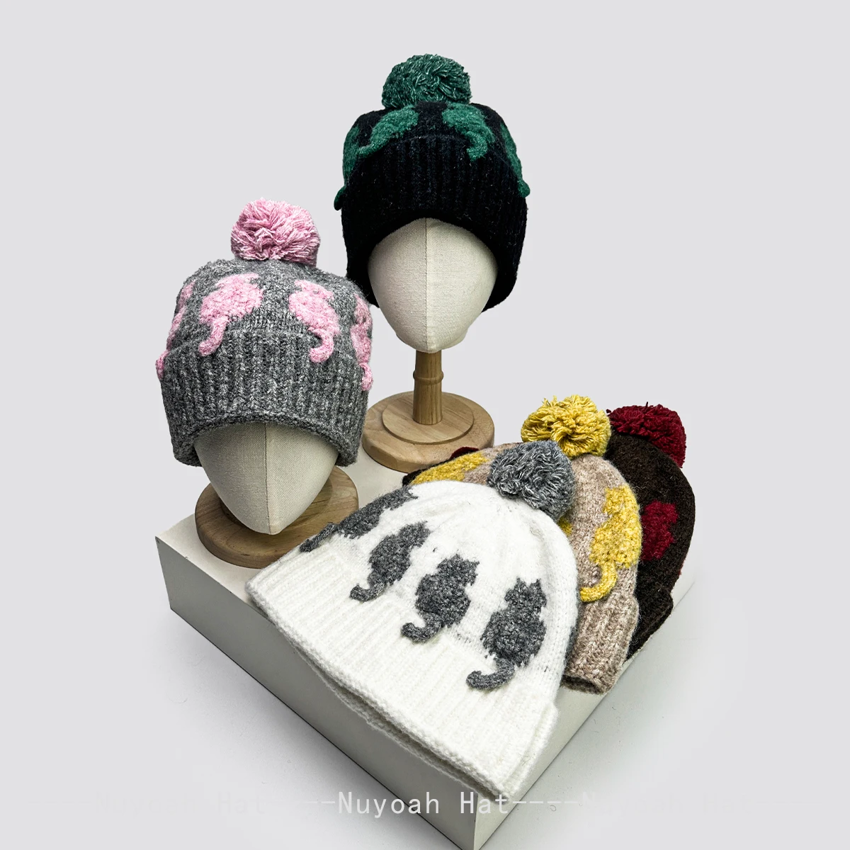 

New Men Women Korean Cat Pattern Fur Ball Knitted Hats Warm Color Block Fashion Niche Beanies Casual Versatile Retro ins Outdoor
