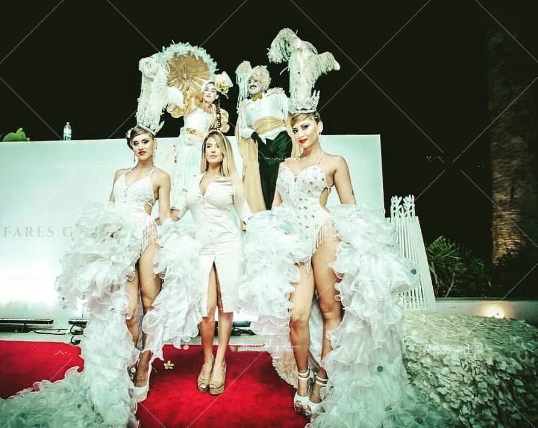 Nightclub gogo beautiful white ostrich hair headdress high fork conjoined wave exaggerated cloak costume