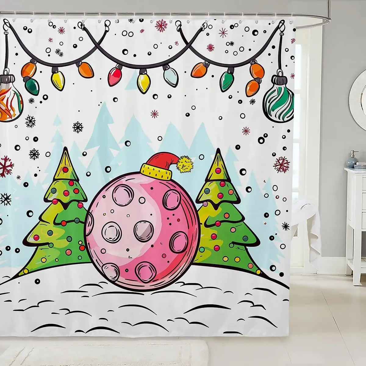

Рождественская занавеска для душа Pickleball с рисунком рождественской елки, водонепроницаемый декор для ванной комнаты с праздничной спортивной тематикой