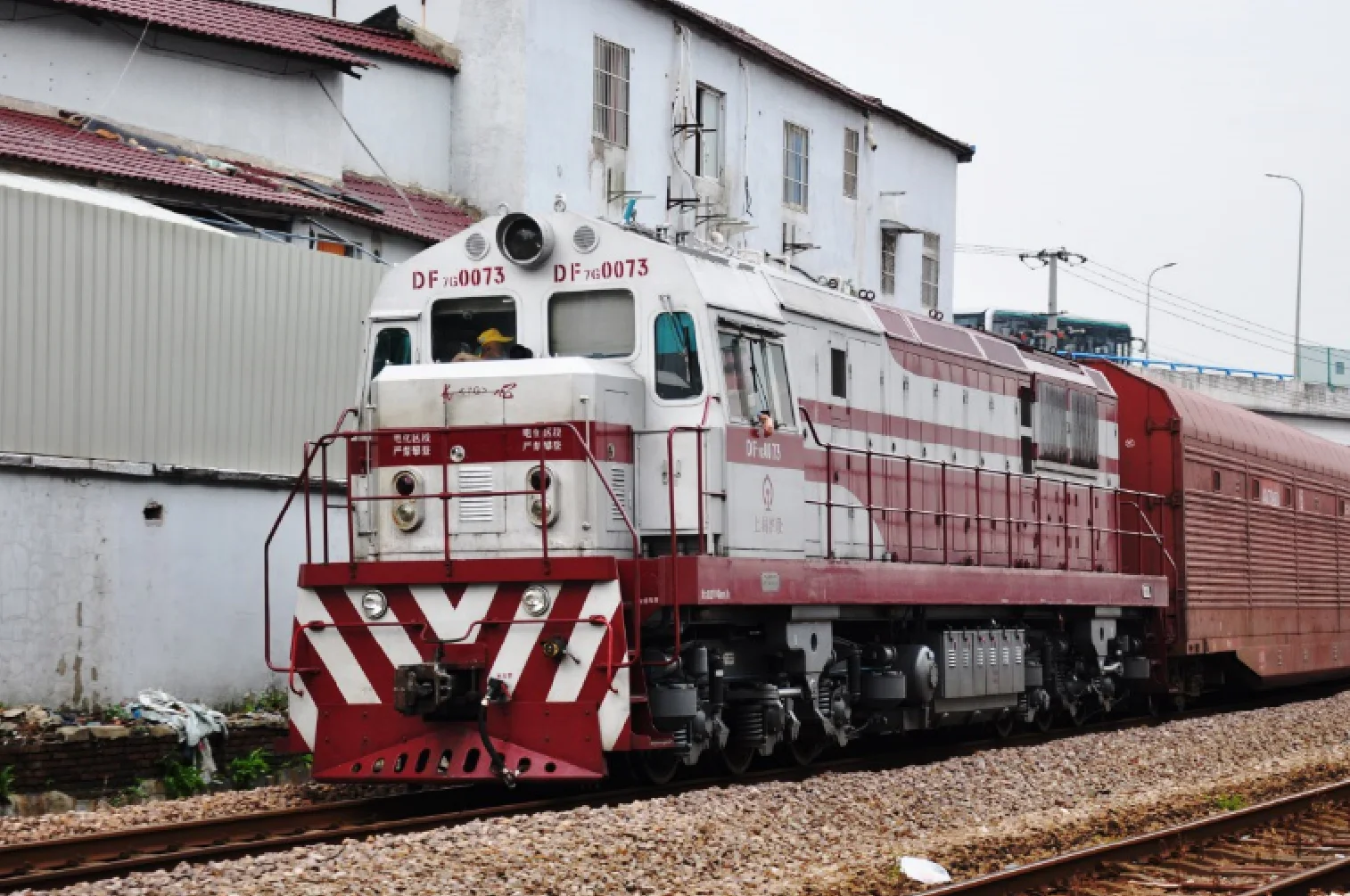 Train Model HO Dongfeng 7G Type DF7G Diesel Locomotive