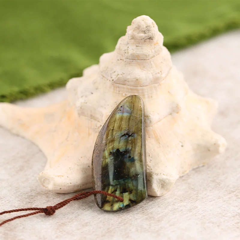 B&F Pendant for Necklace Labradorite—Natural Stone Fashion Handmade Jewelry Charm Gift Accessories 38x18x3mm 6.4g