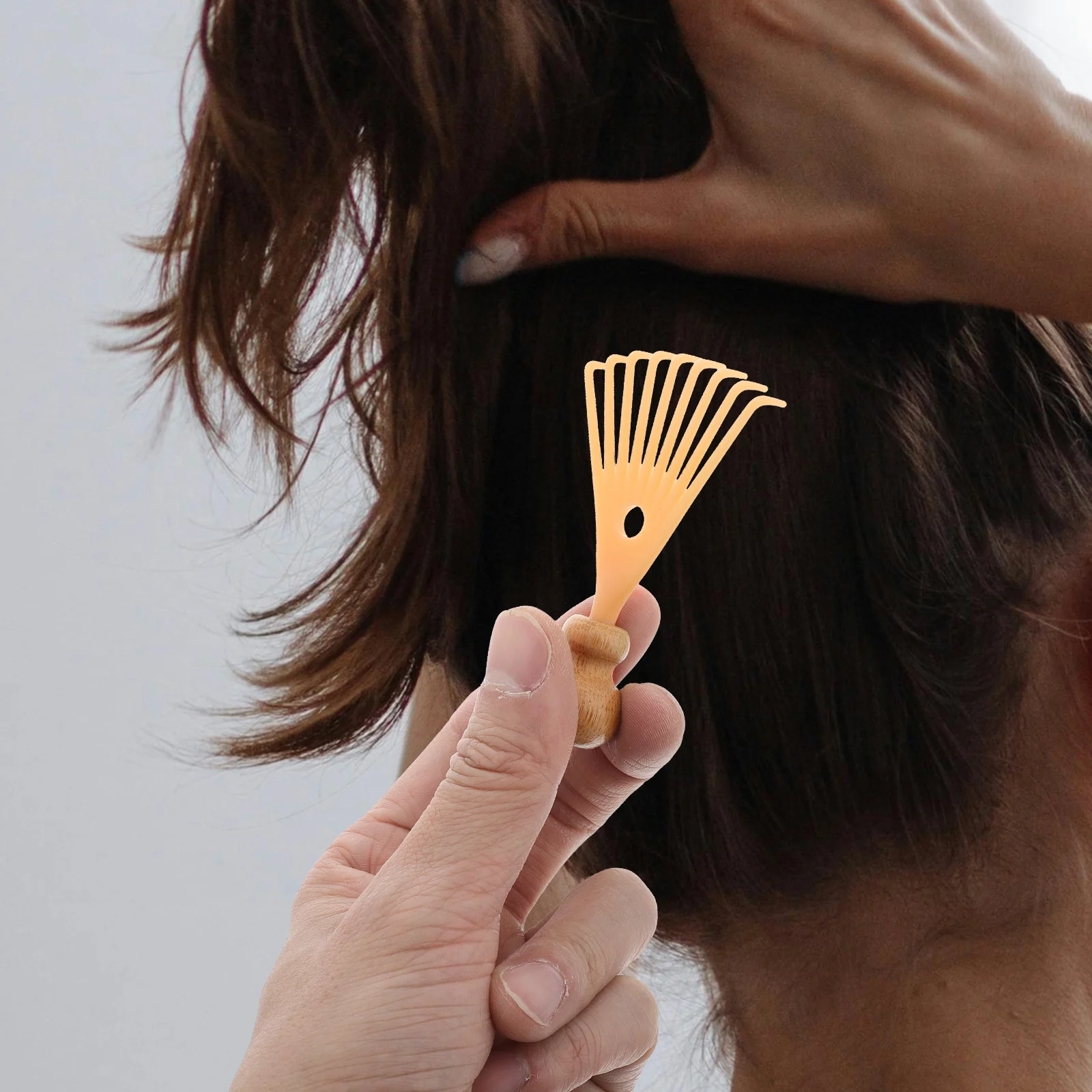 

Массажер для головы из бежевой смолы, мини-когти, ручная ручная расческа для массажа кожи головы, инструмент для релаксации, расческа для ухода за волосами и головой, расческа для кожи головы